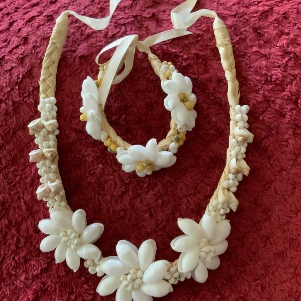 Boho Floral Motif Shell Necklace and Bracelet set